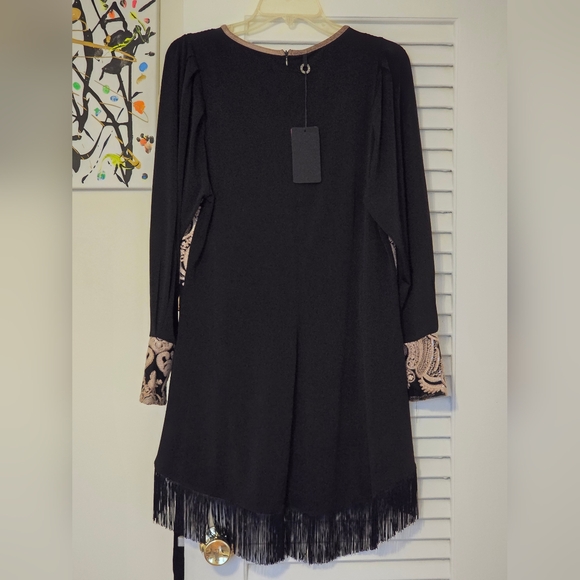 Save The Queen! Elegant Black and Gold Sequin Dress - Picture 2 of 8